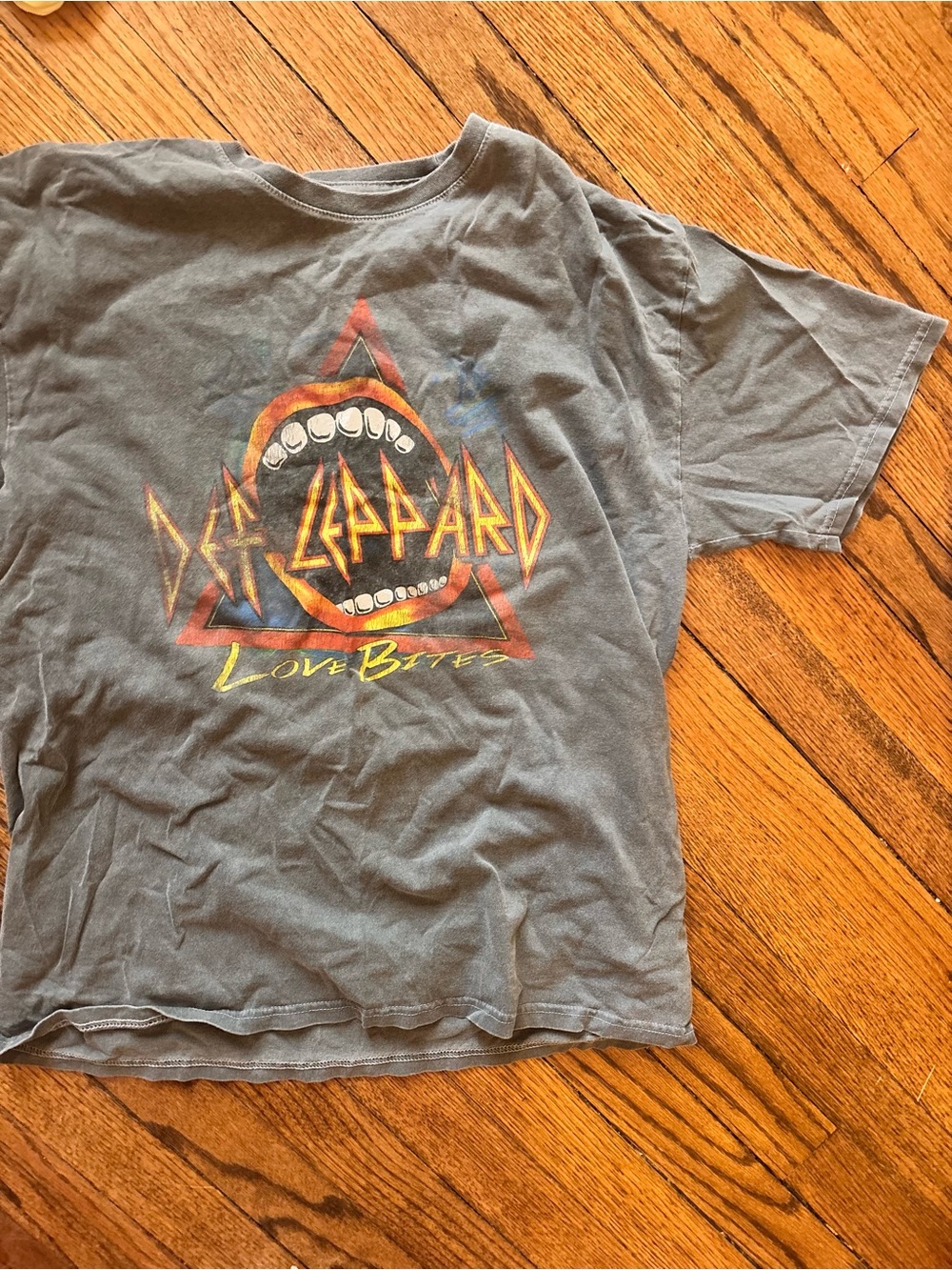 Def Leppard ' 'Love Bites' Graphic Tee - Gray